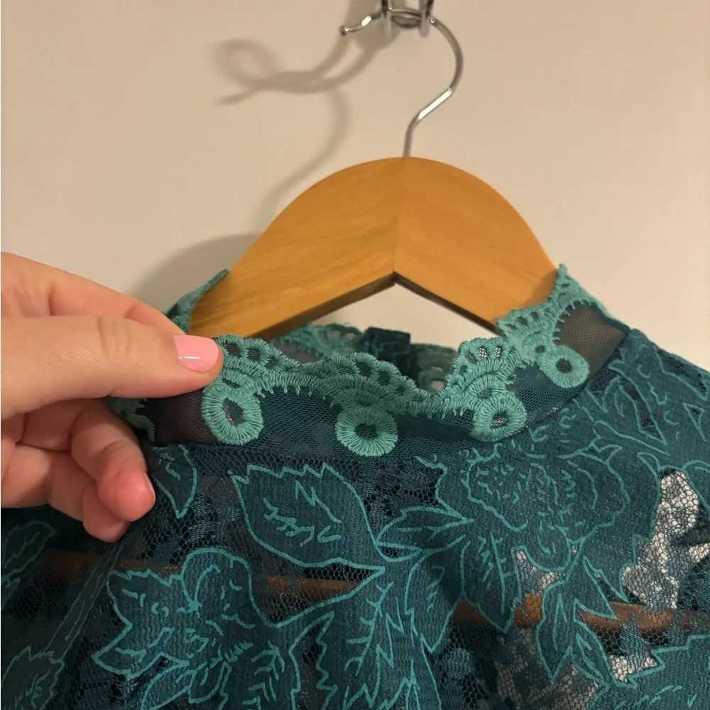 NWT ANTHROPOLOGIE HD in Paris Lace Meadows Blouse Peacock Turquoise Teal Size 0